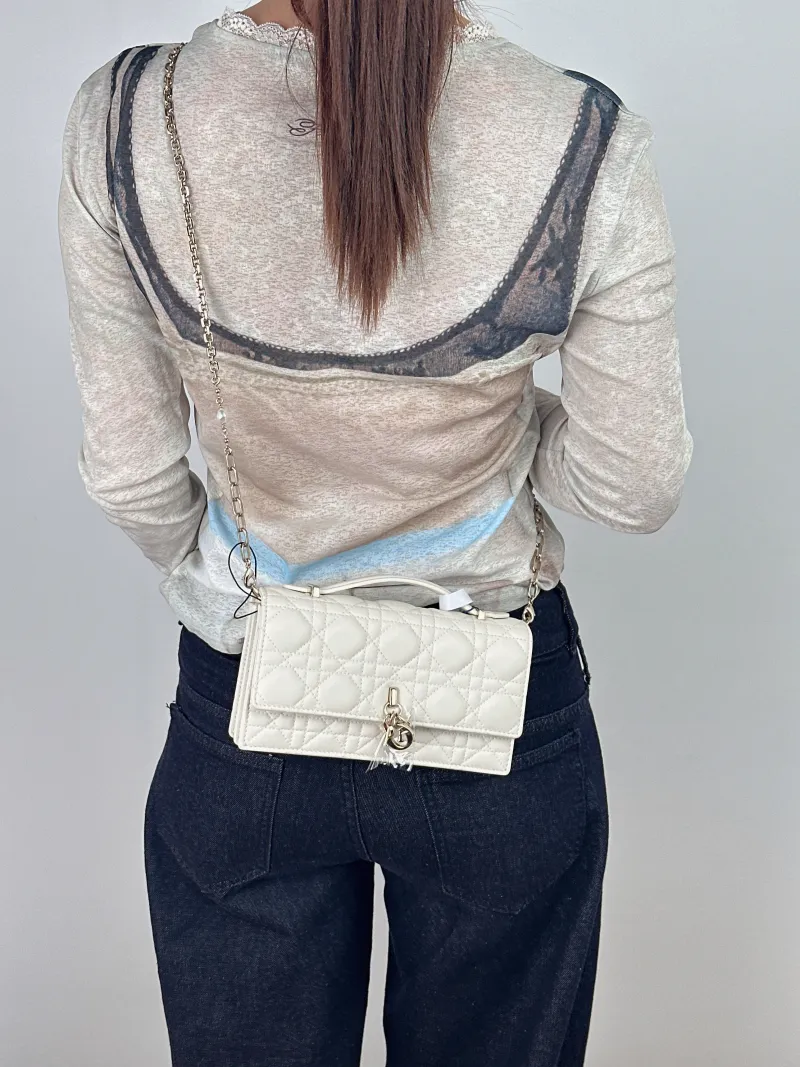 DIOR Shoulder Bag My Chain Bag White Lambskin mini21 × 4.5 × 11.5 cm — on-model view 3 of 3