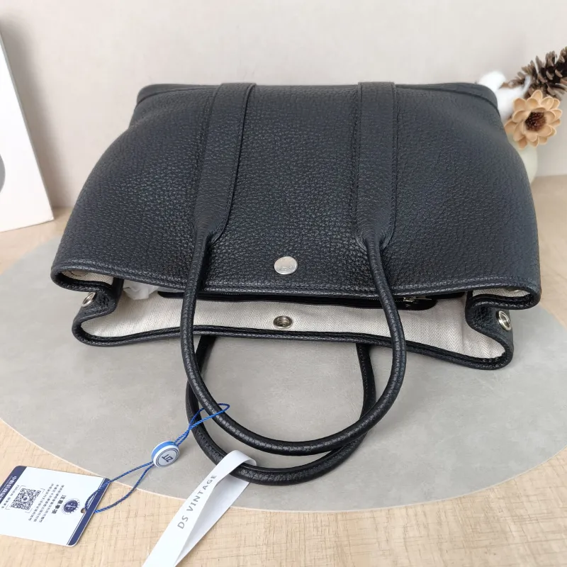 Hermès Top Handle Bag Garden Party 30 30Black Negonda Calfskin Medium30 × 13 × 21 cm — detail view 4 of 11
