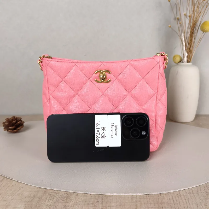 Chanel Shoulder Bag hobo Red Grained Calfskin One Size19 × 8 × 17 cm — cover view 4 of 5