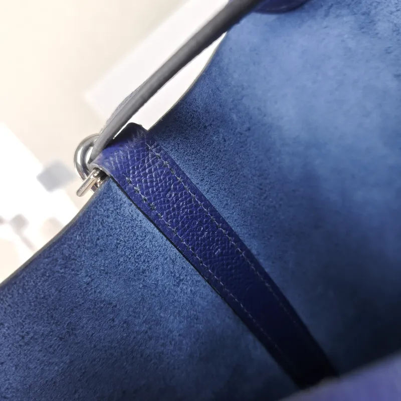 Hermès Top Handle Bag Picotin Lock 22 Woven 22M3 Epsom Calfskin Medium22 × 17 × 21 cm — detail view 7 of 10
