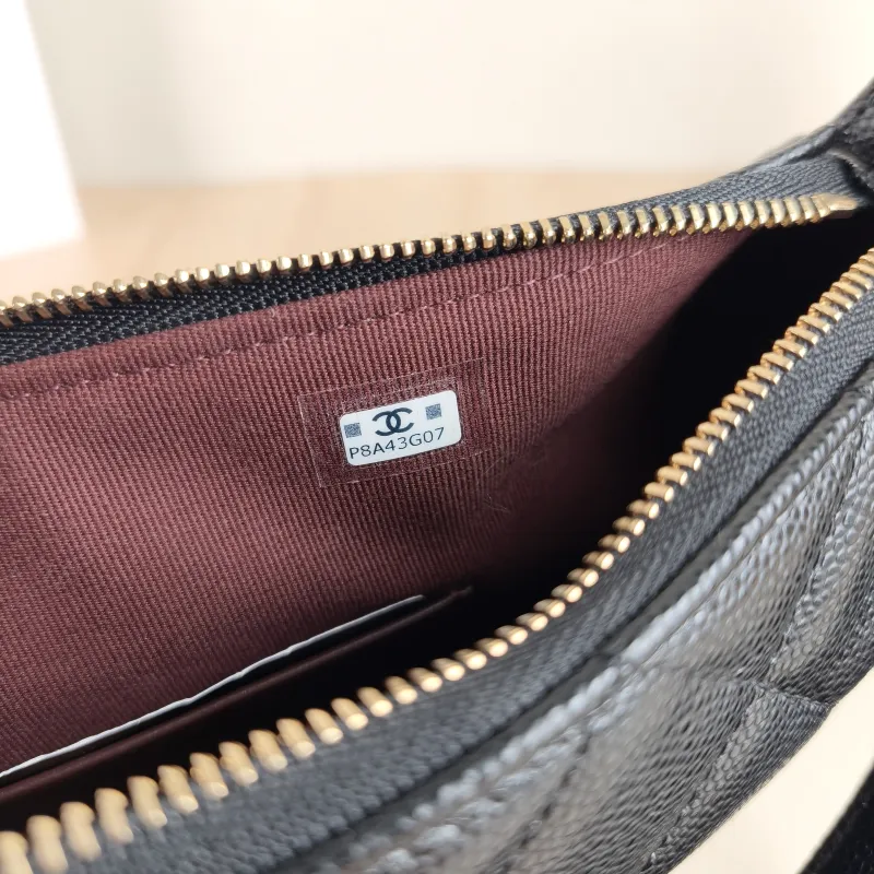 Chanel Crossbody Bag Top Handle Crossbody Bag Black Grained Calfskin One Size 22 × 5 × 15 cm — detail view 1 of 11