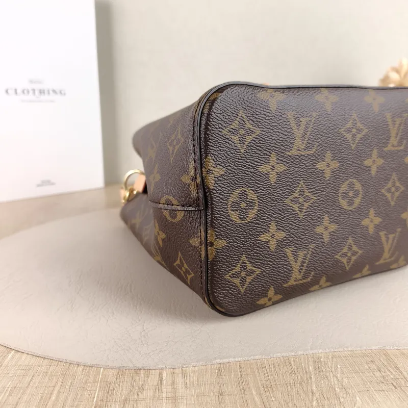 Louis Vuitton Crossbody Bag NÉONOÉ Bucket Bag BB Monogram PVC BB 20 × 13 × 20 cm — detail view 7 of 12