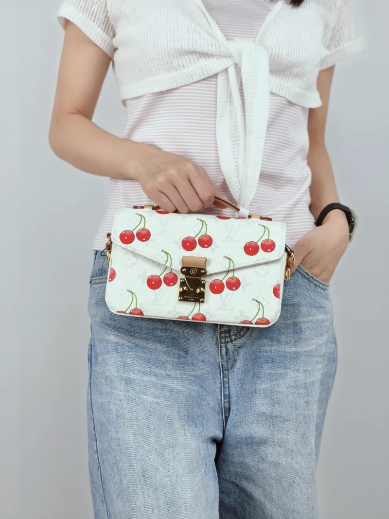 Louis Vuitton Crossbody Bag Pochette Métis East West White · PVC Small21.5 × 6 × 13.5 cm — on-model view 1 of 3