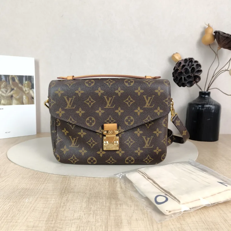 Louis Vuitton Crossbody Bag Pochette Métis Monogram PVC Medium 25 × 7 × 19 cm — cover view 4 of 6