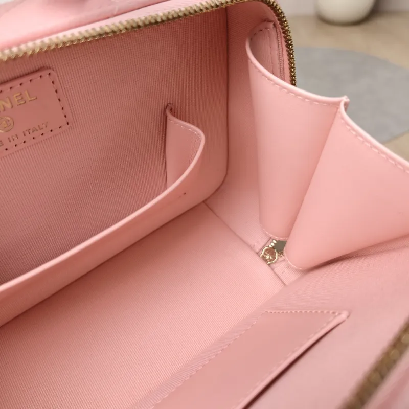 Chanel Crossbody Bag25b Pink Calfskinmini19.5 × 8.5 × 12 cm — detail view 12 of 14
