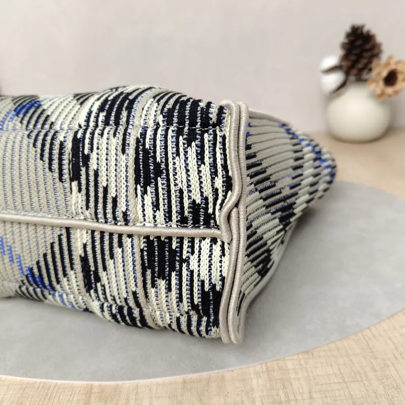 BURBERRY Top Handle Bag Tote Bag Black · Blue · Canvas One Size25 × 11 × 21 cm — detail view 8 of 18