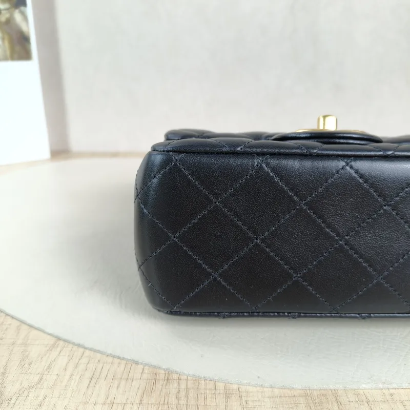 Chanel Crossbody Bag c Black Lambskin Mini 17 × 8 × 13.5 cm — detail view 6 of 13
