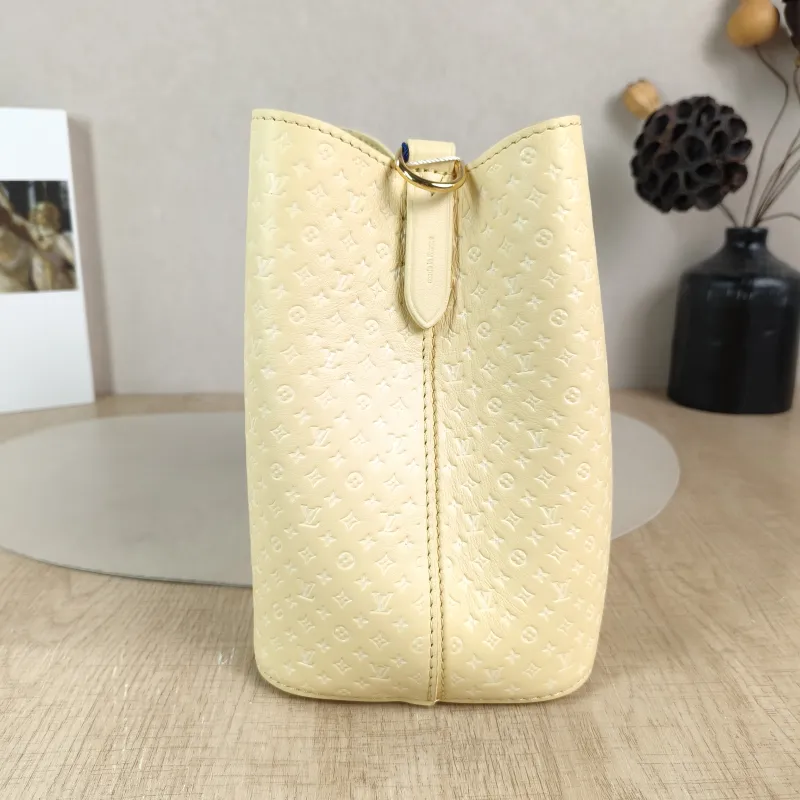 Louis Vuitton Shoulder Bag NÉONOÉ Bucket Bag BB Yellow Calfskin BB 20 × 13 × 20 cm — detail view 6 of 9