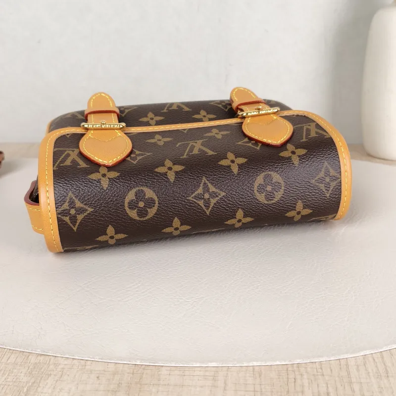 Louis Vuitton Crossbody Bag Satchel Messenger Bag Monogram PVC Mini 19.5 × 6 × 15 cm — detail view 10 of 11