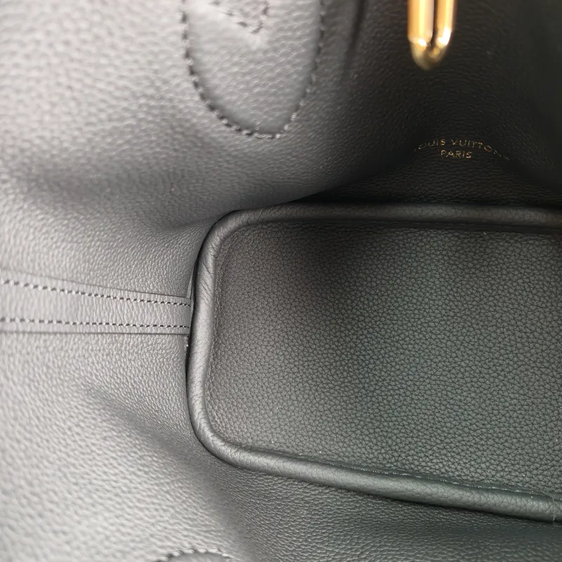 Louis Vuitton Crossbody Bag NEVERFULL INSIDE OUT BB Black PVC · Calfskin BB 26.5 × 11 × 16.5 cm — detail view 8 of 10