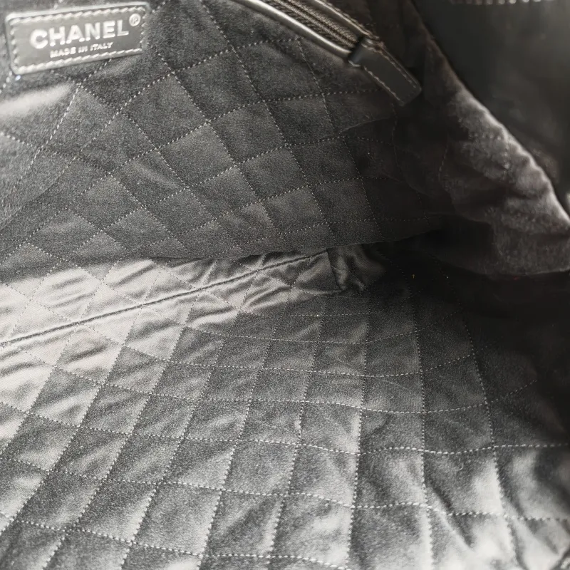 Chanel Shoulder Bag 22Bag Black CC alfskin Medium 39 × 8 × 42 cm — detail view 2 of 14
