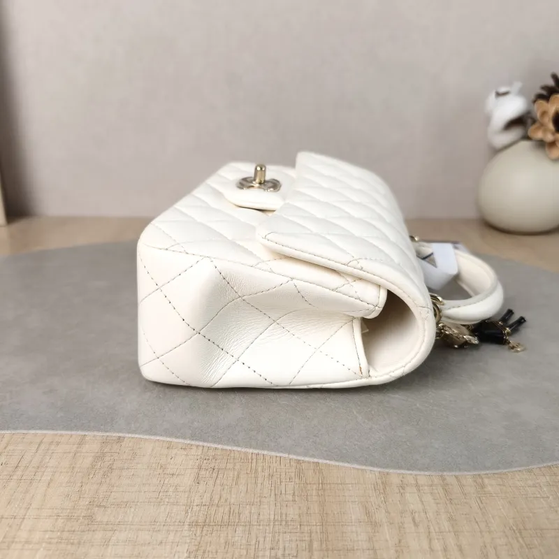Chanel Crossbody Bag mini White Lambskin mini 20 × 6 × 12 cm — detail view 10 of 14