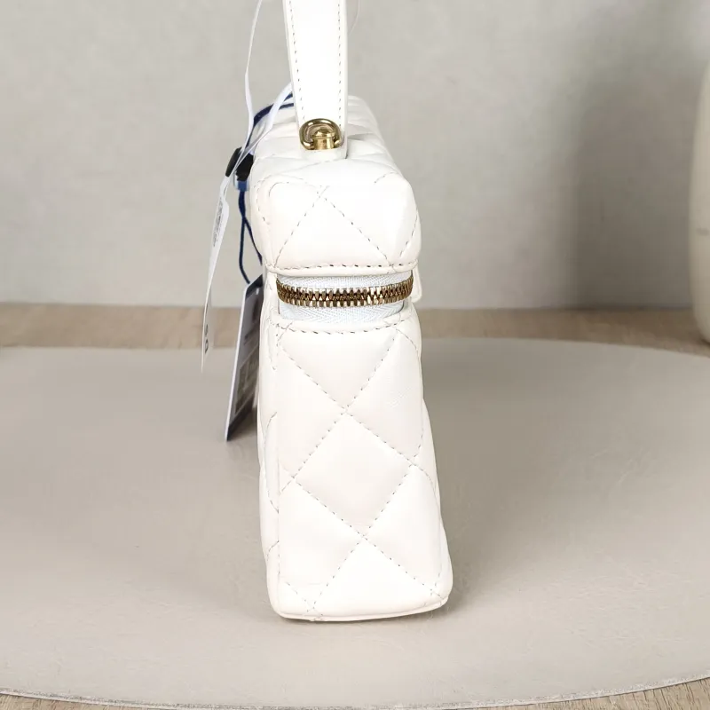 Chanel Crossbody Bag26c lp Vanity Case Bag White Calfskin One Size19.5 × 5 × 17 cm — detail view 3 of 13