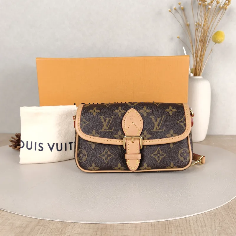 Louis Vuitton Crossbody Bag Diane Baguette Bag Monogram PV Cnano19 × 6 × 10.5 cm — cover view 4 of 6