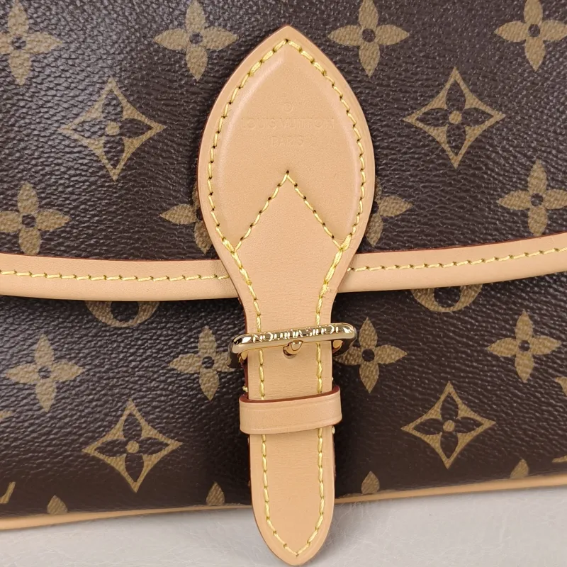 Louis Vuitton Crossbody Bag Diane Baguette Bag Shoulder Strap PVC Small 24 × 9 × 15 cm — detail view 13 of 14
