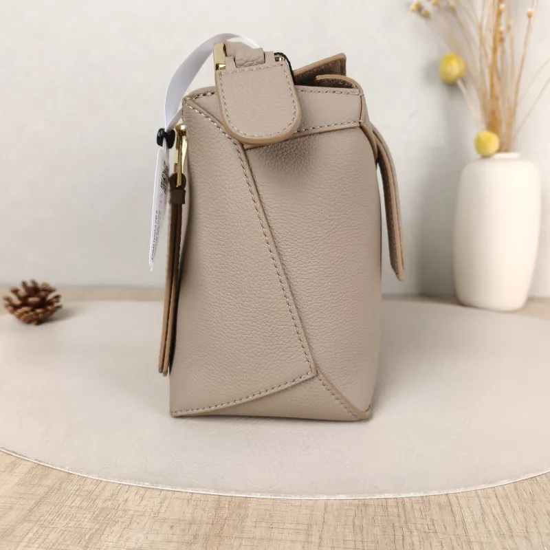 LOEWE Crossbody Bag Puzzle CC alfskin Small 24 × 10.5 × 16.5 cm — detail view 6 of 13