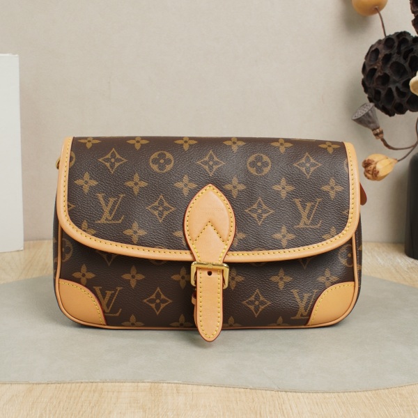 Louis Vuitton Crossbody Bag Diane Baguette Bag Shoulder Strap PVC24 × 9 × 15 cm