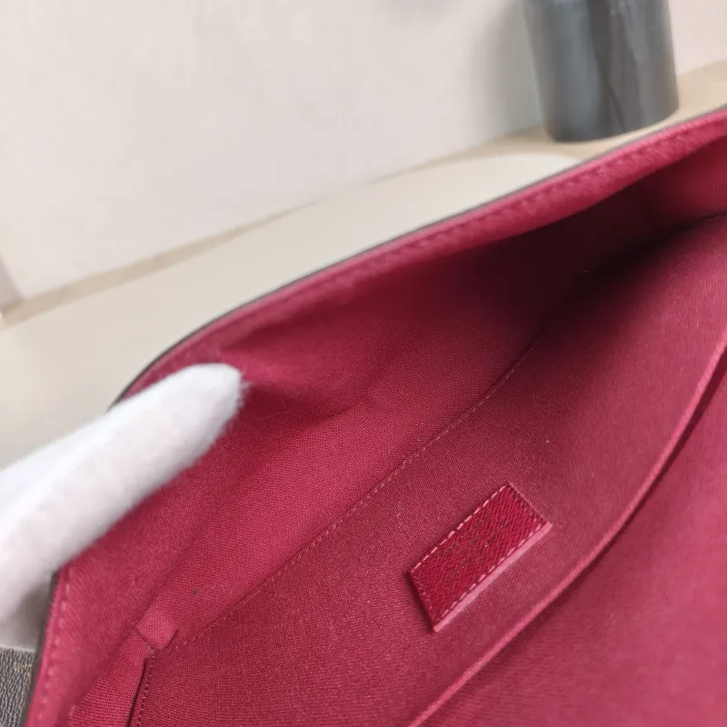 Louis Vuitton Crossbody Bag Pochette Félicie Monogram PVC Small21 × 3 × 12 cm — detail view 6 of 17