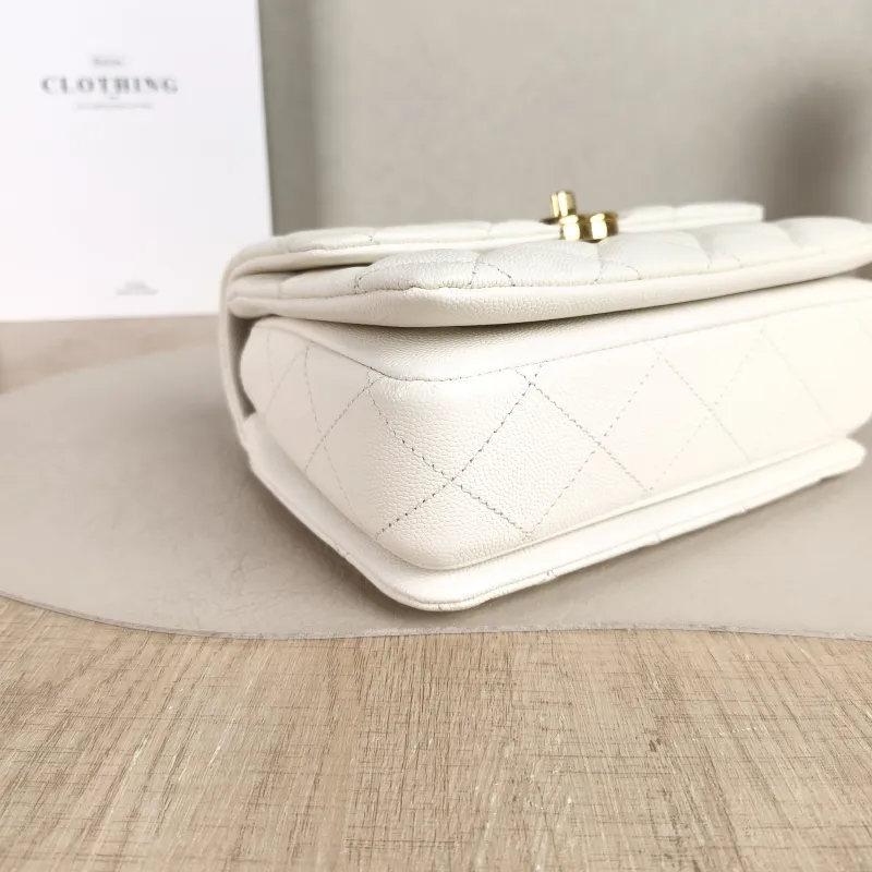 Chanel Crossbody Bag 22k White Grained Calfskin Small Edition 20 × 8.5 × 14.5 cm — detail view 5 of 11