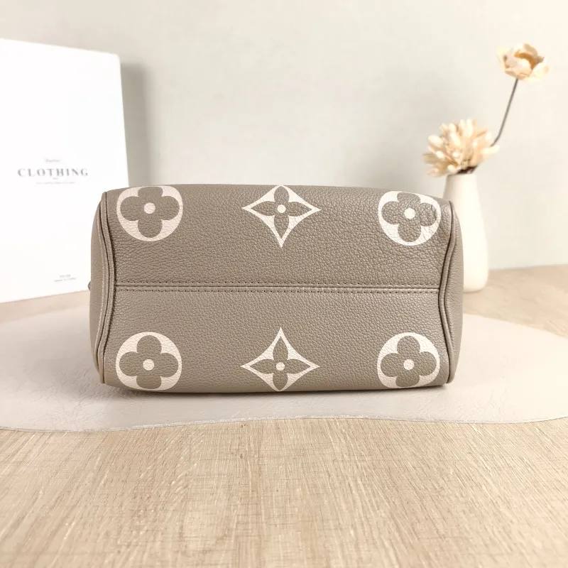 Louis Vuitton Crossbody Bag Speedy20 · White Monogram Empreinte Embossed Calfskin Small 20.5 × 12 × 13.5 cm — cover view 5 of 5
