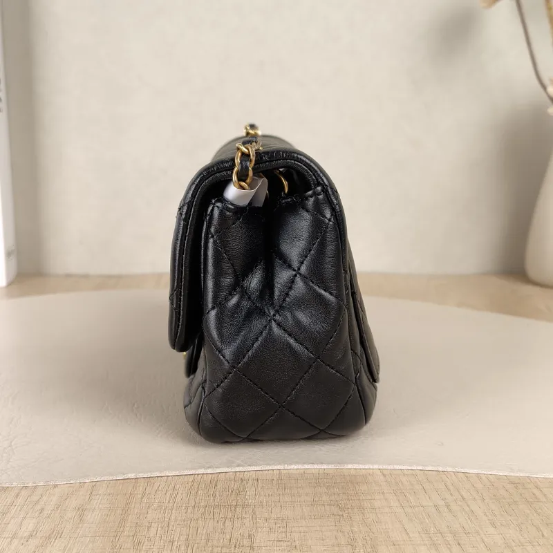 Chanel Crossbody Bag Black Lambskin One Size17 × 8 × 13.5 cm Conditioned — detail view 12 of 16