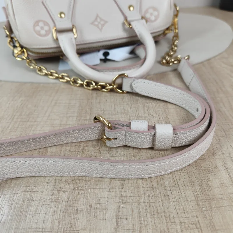 Louis Vuitton Crossbody Bag Speedy20Beige · Pink Empreinte Embossed Calfskin Small20.5 × 12 × 13.5 cm — detail view 4 of 12
