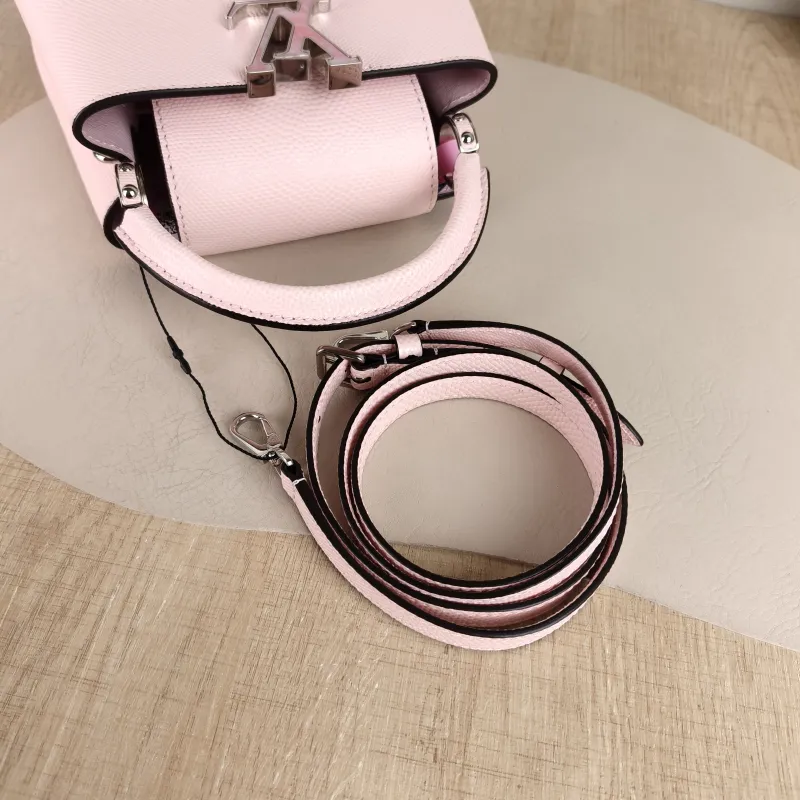 Louis Vuitton Shoulder Bag Capucines Pink Mini 21 × 8 × 14 cm — detail view 4 of 11