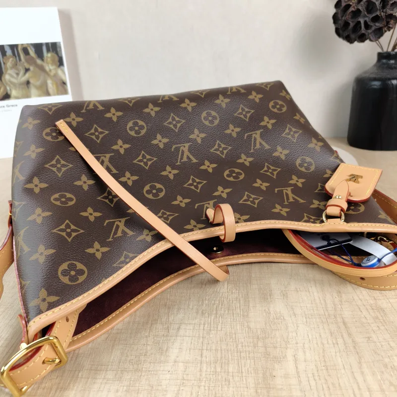 Louis Vuitton Crossbody Bag Carryall Monogram PVC Small29 × 12 × 24 cm — detail view 9 of 11
