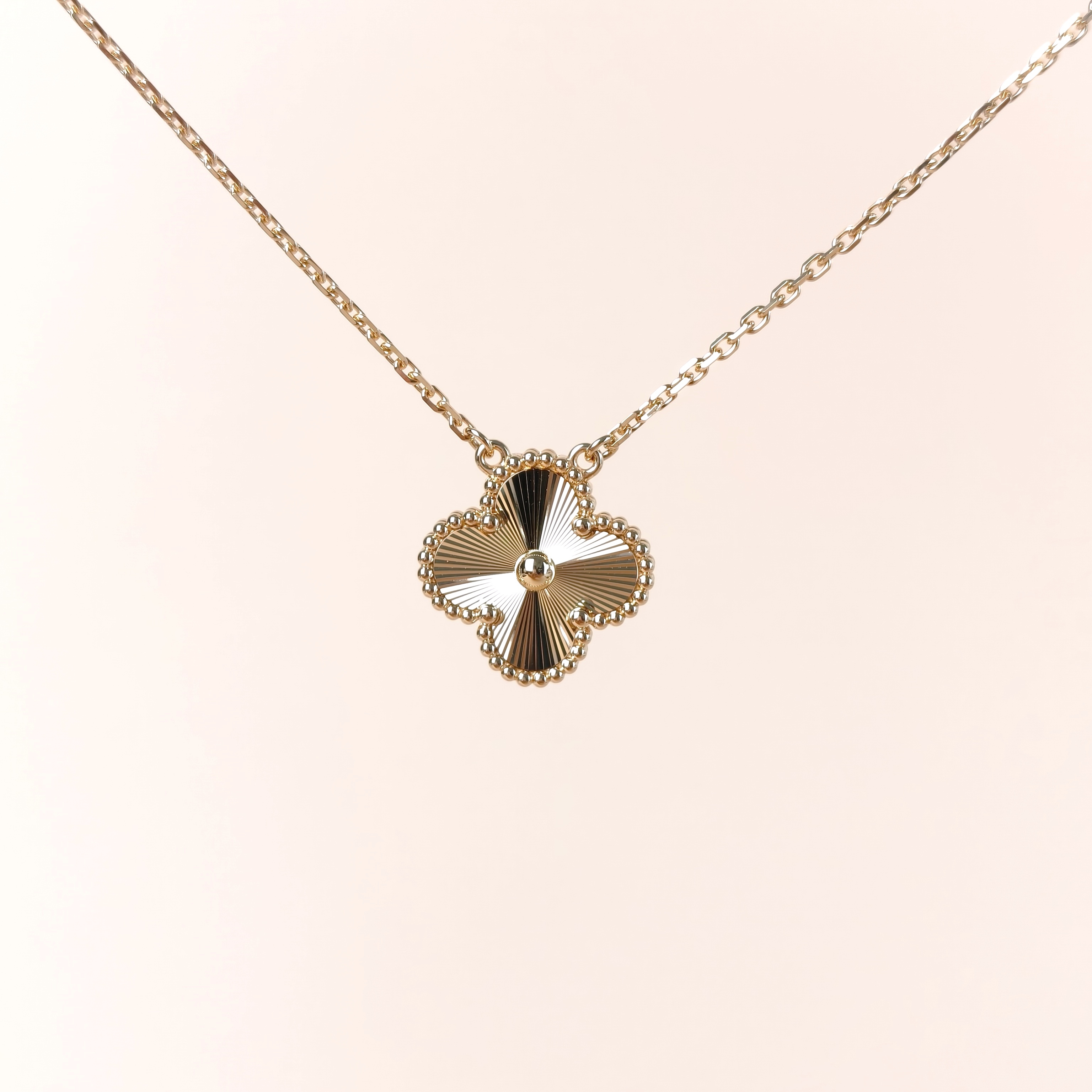 Van Cleef & Arpels Necklace Alhambra Yellow Gold 18KY ellow Gold Vintage Small1.5 × 1.5 × 40 cm
