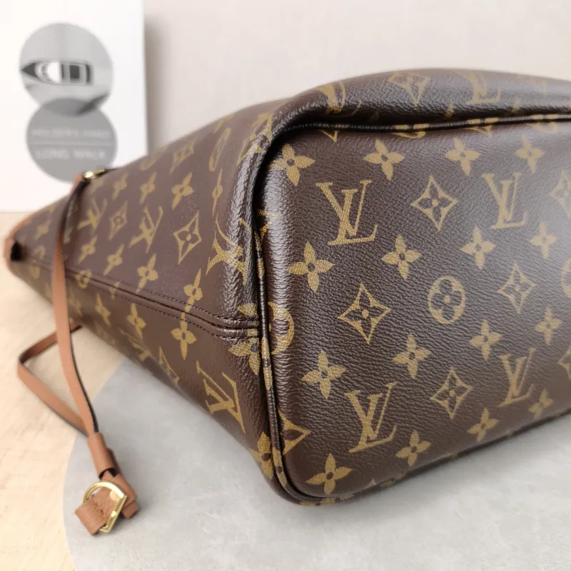 Louis Vuitton Shoulder Bag NEVERFULL INSIDE OUT PVC · Calfskin Medium 31 × 14 × 28 cm — detail view 9 of 11