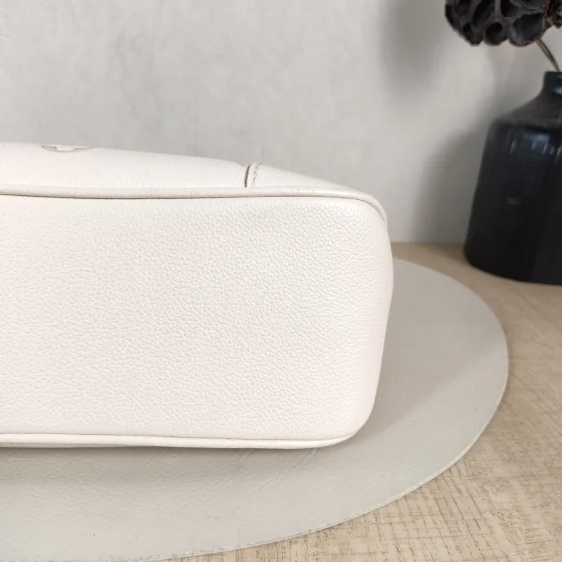 Louis Vuitton Crossbody Bag Boulogne Beige Monogram Empreinte Embossed Calfskin Small 26 × 9.5 × 16 cm — detail view 4 of 11