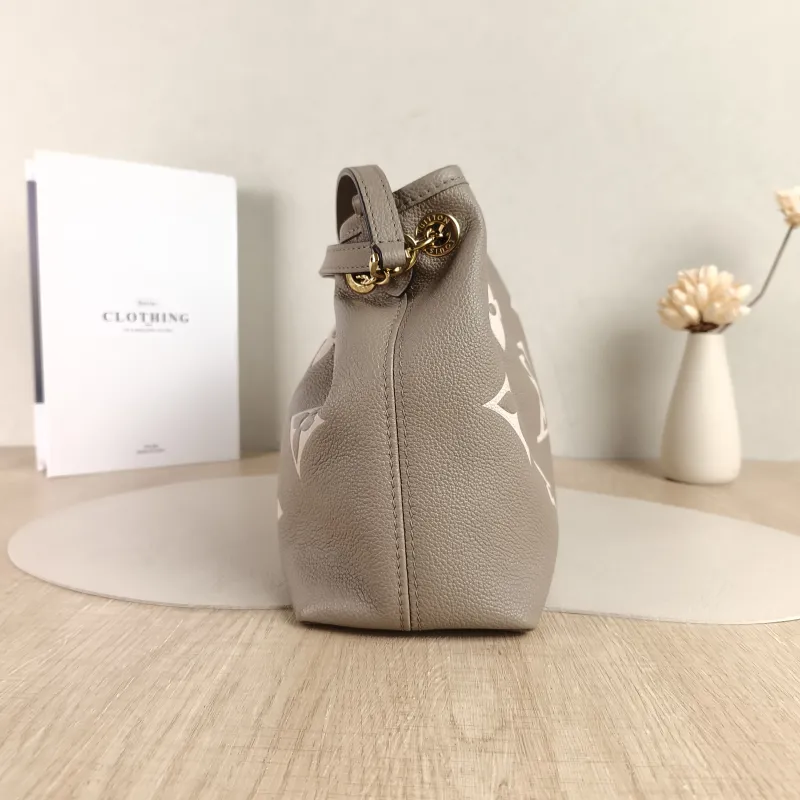 Louis Vuitton Crossbody Bag BUNDLE Empreinte Embossed Calfskin Medium28 × 11.5 × 20 cm — detail view 2 of 9