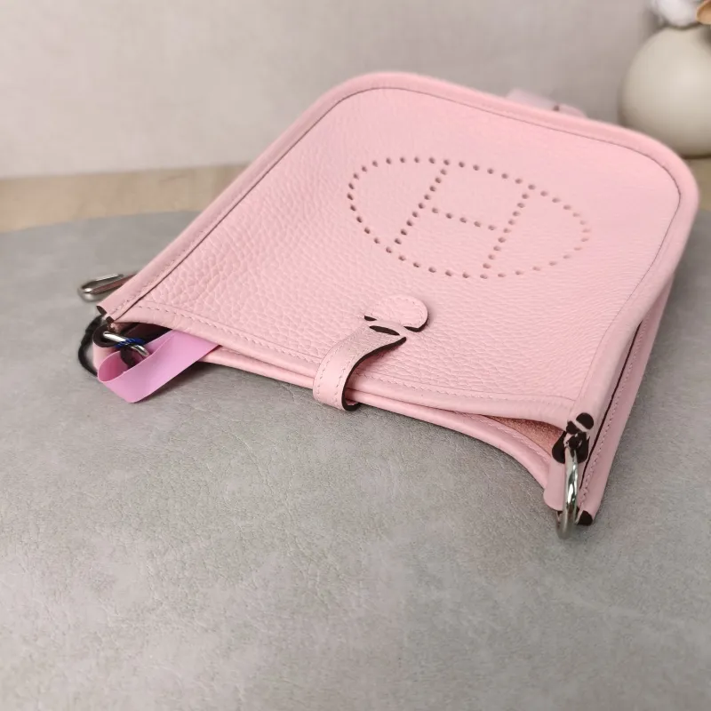 Hermès Crossbody Bag Evelyne Mini 16 Mini 16 TC Calfskinmini17 × 5.5 × 18 cm — detail view 2 of 12