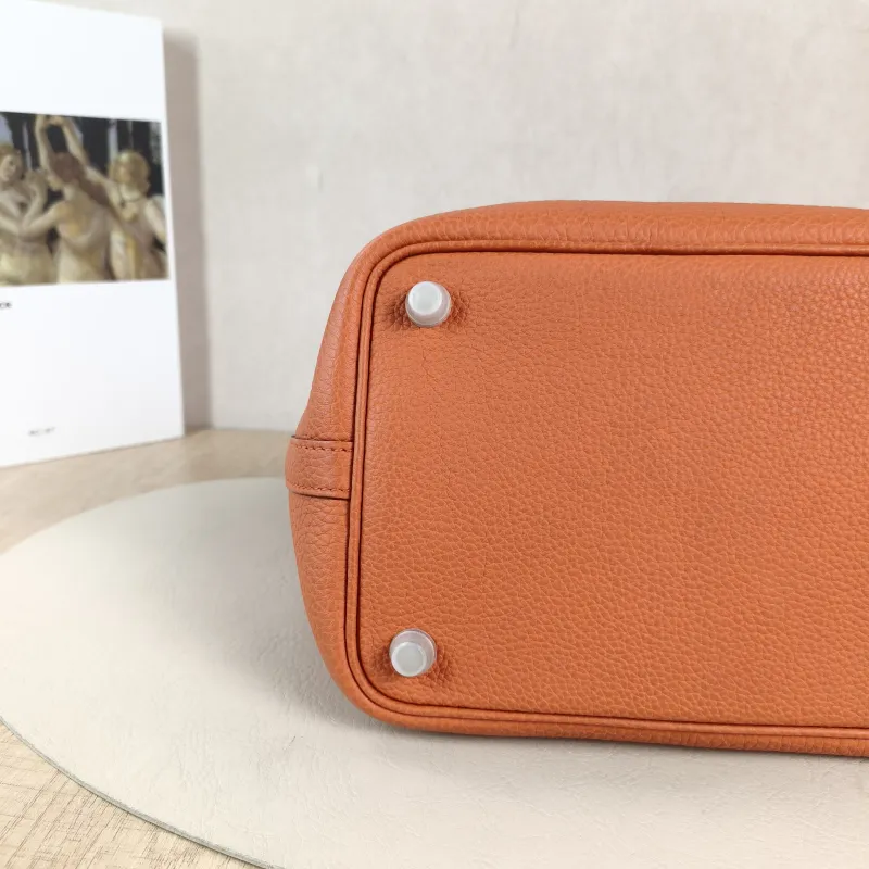 Hermès Top Handle Bag Picotin Lock 18 1836 Red TC Calfskin Small18 × 13 × 18 cm — detail view 5 of 11