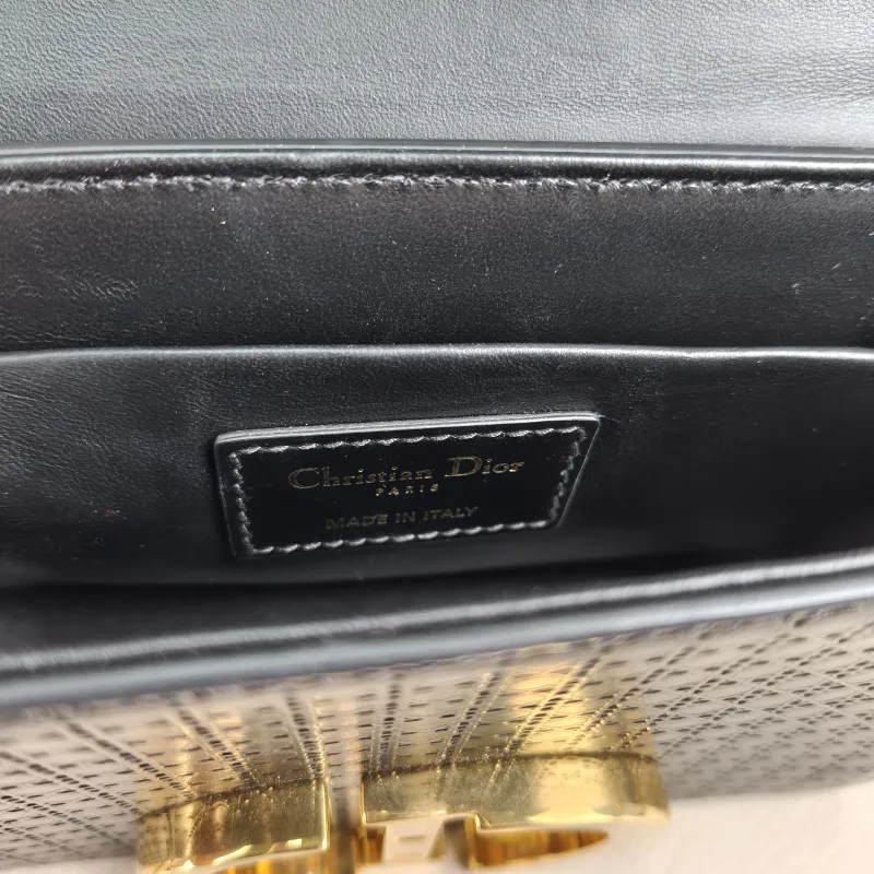 DIOR Crossbody Bag 30Montaigne 30 Box Box Black Calfskin Mini 17.5 × 5 × 11.5 cm — detail view 4 of 10