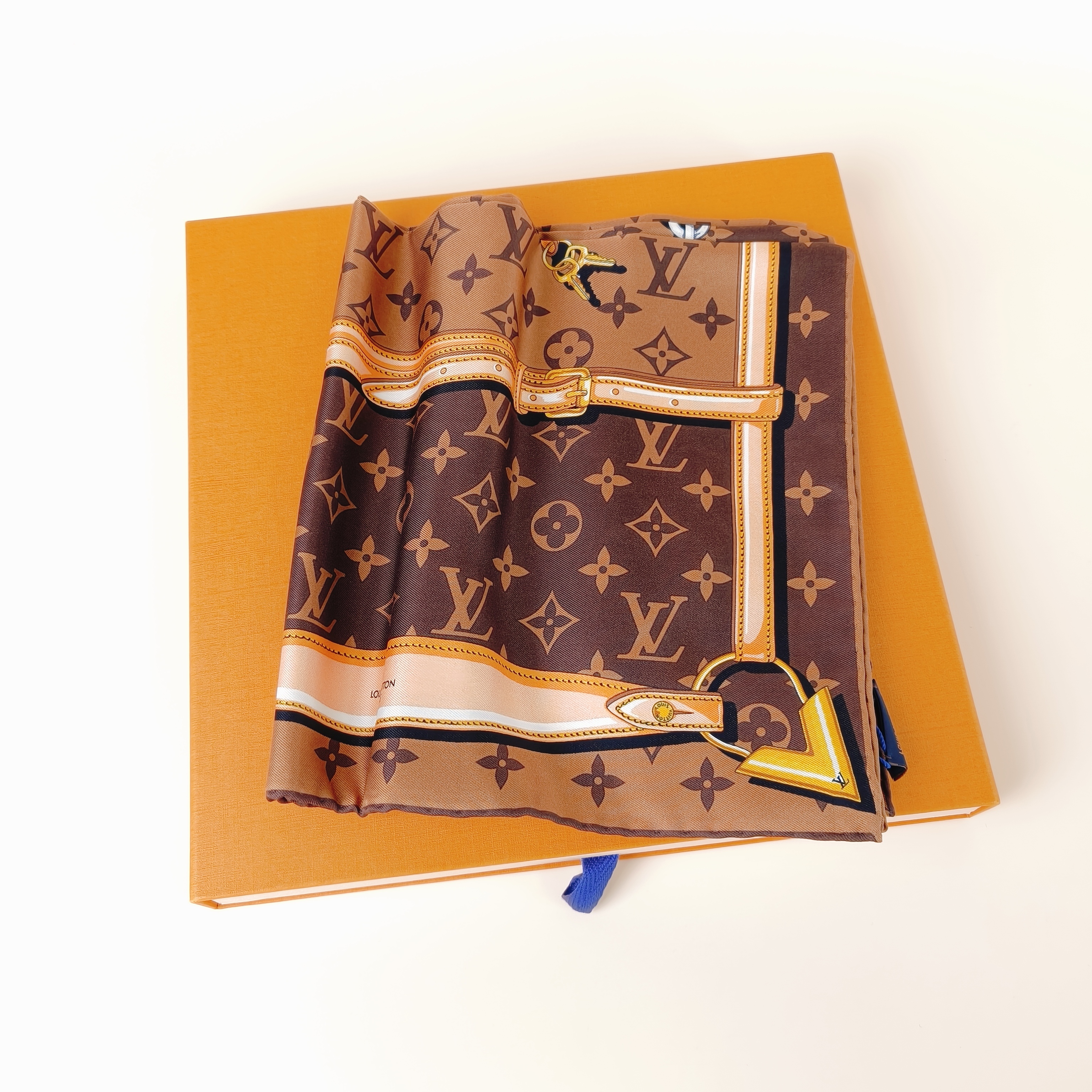 Louis Vuitton Monogram Silk One Size90*90 โ cover view 7 of 11