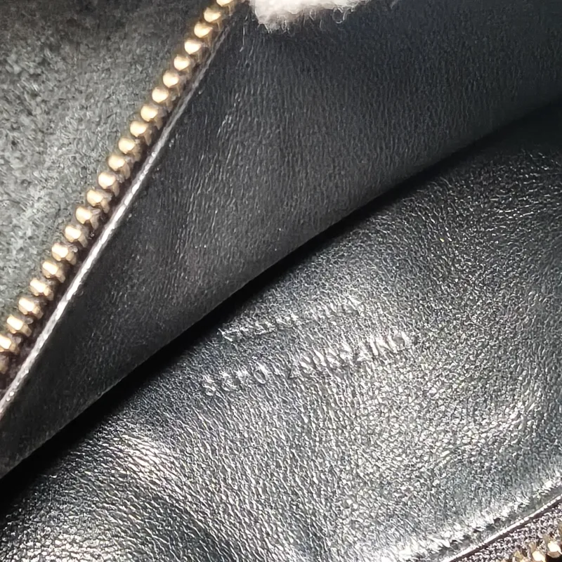 SAINT LAURENT Shoulder Bag LE 5 À 7 Hobo Black Calfskin Large30 × 13 × 31 cm — detail view 5 of 11
