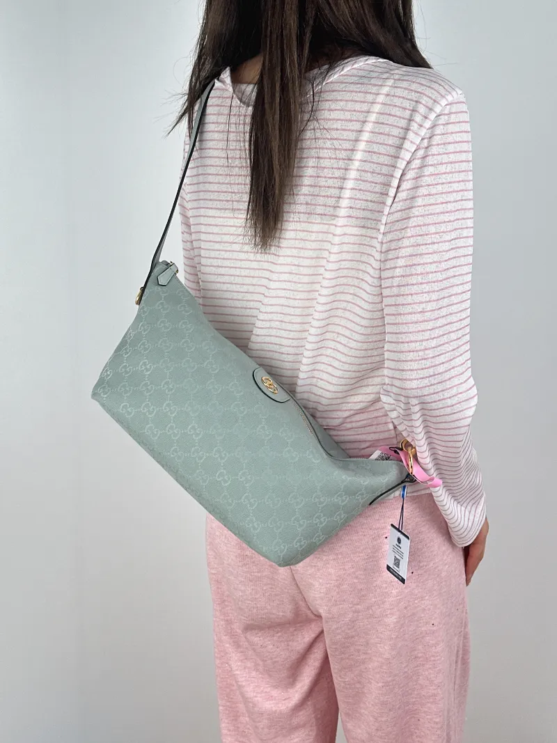 GUCCI Top Handle Bagvanity Vanity Case Bag Green Canvas Medium27.5 × 13 × 14.5 cm — on-model view 3 of 3