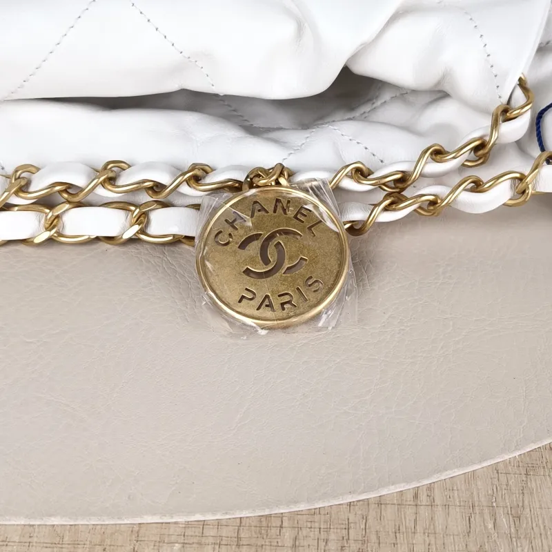 Chanel Shoulder Bag22Bag White CC alfskin Small35 × 7 × 37 cm — detail view 14 of 14