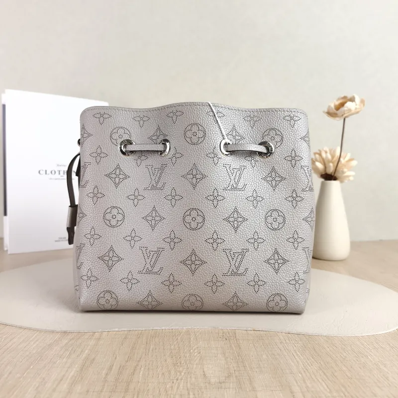 Louis Vuitton Crossbody Bag BELLA Grey Calfskin One Size 22 × 14 × 19 cm — cover view 4 of 5