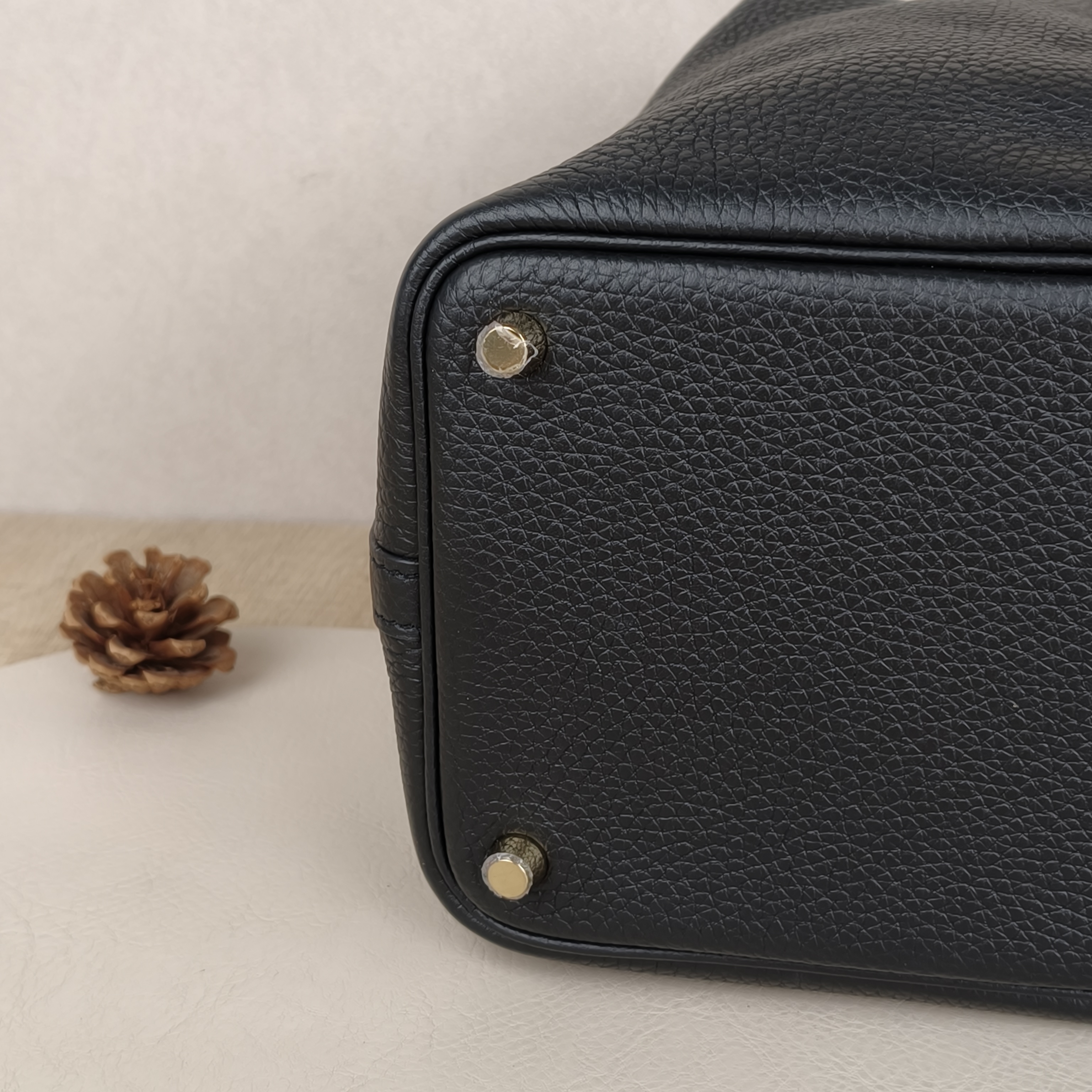 Hermès Top Handle Bag Picotin Lock 18 1889Black Calfskin Small18 × 13 × 18 cm — cover view 6 of 9