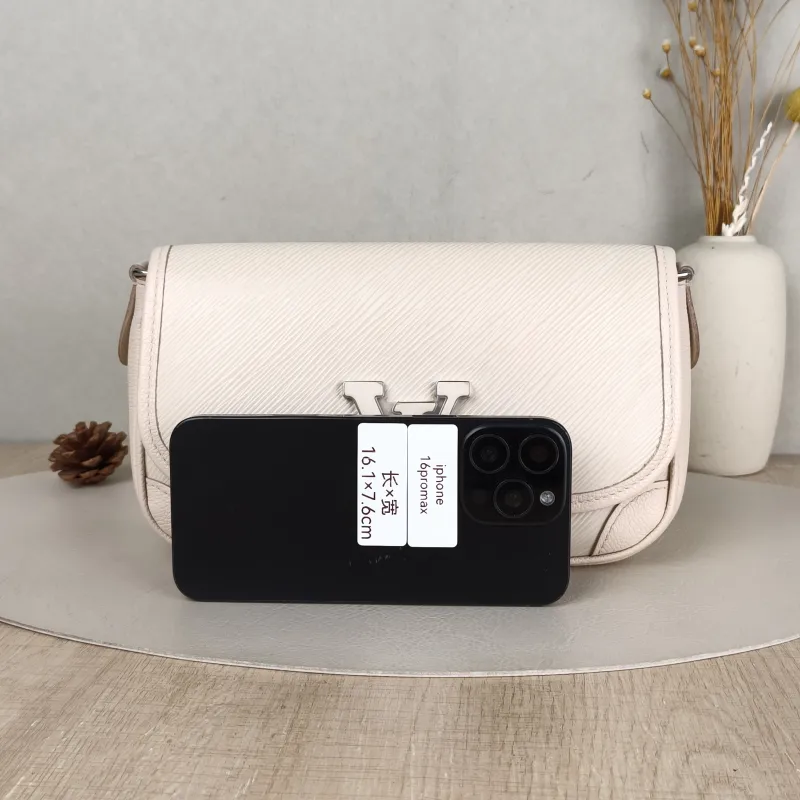 Louis Vuitton Shoulder Bag BUCI Beige Epi Embossed Calfskin 24.5 × 9 × 15.5 cm — cover view 2 of 5