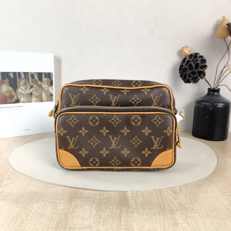 Louis Vuitton Crossbody Bag Nil Messenger Bag Monogram PVC 22 × 7 × 16.5 cm