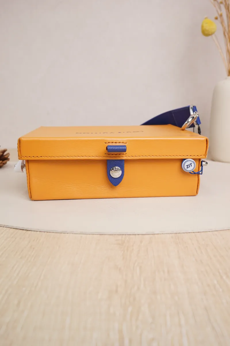 Louis Vuitton Shopper Clutch Yellow Blue Calfskin Microchip Edition · Shoulder Strap · 22.5 × 10.5 × 15 cm — detail view 10 of 16