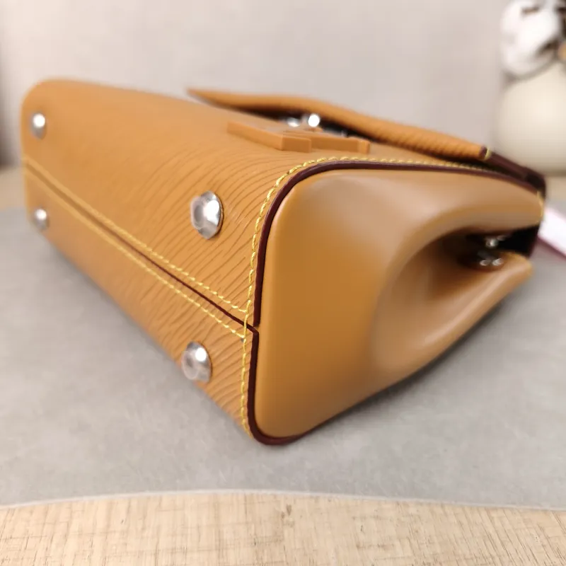 Louis Vuitton Crossbody Bag CLUNY Yellow Epi Embossed Calfskin Mini 20 × 7.5 × 16 cm — detail view 5 of 15