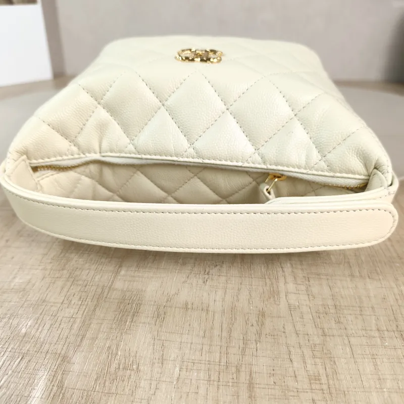 Chanel Crossbody Bag Crossbody Bag White Grained Calfskin One Size 16 × 6.5 × 13 cm — detail view 9 of 11