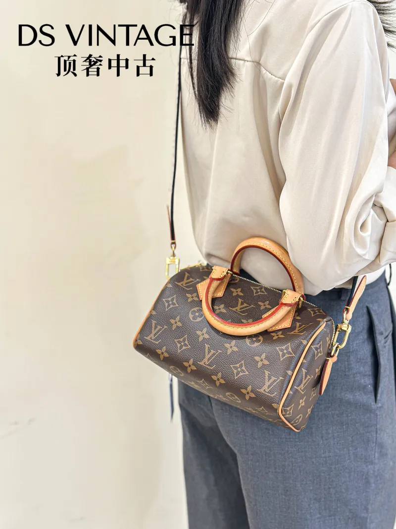 Louis Vuitton Crossbody Bag Speedy20 Shoulder Strap PVC Small20.5 × 12 × 13.5 cm — on-model view 2 of 3