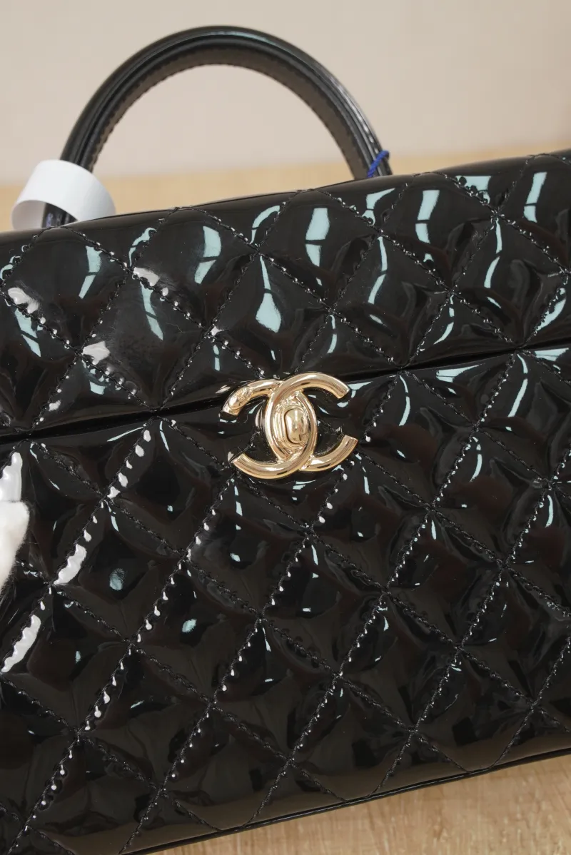 Chanel 25a Small Black Patent Leather Microchip Edition · 18 × 8 × 14.5 cm — detail view 13 of 18