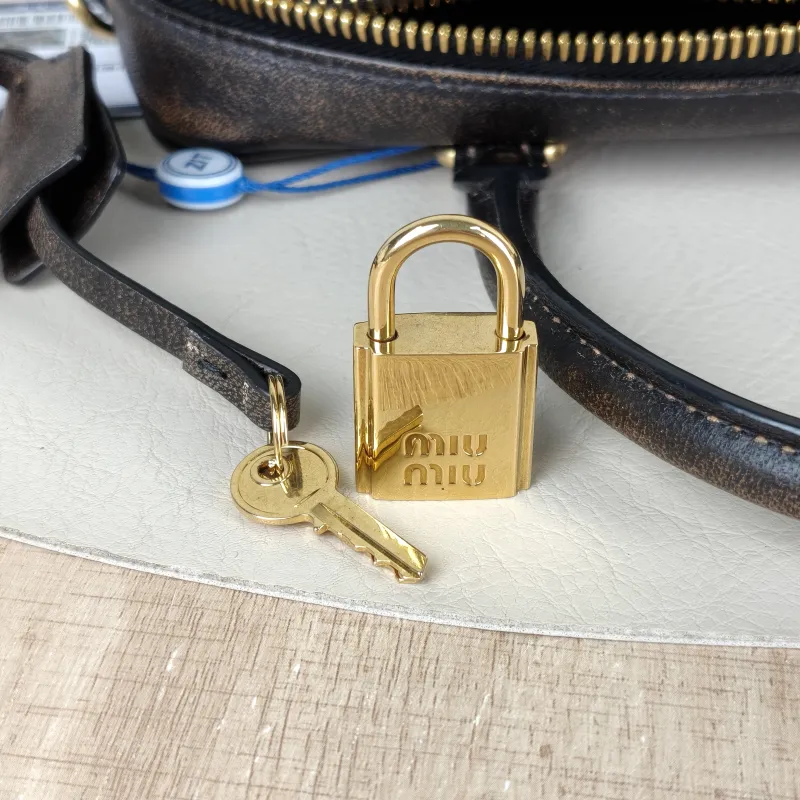 Miumiu Top Handle Bag Arcadie MatelasséCollection Edition Lambskin 25 × 8 × 15.5 cm — detail view 4 of 16
