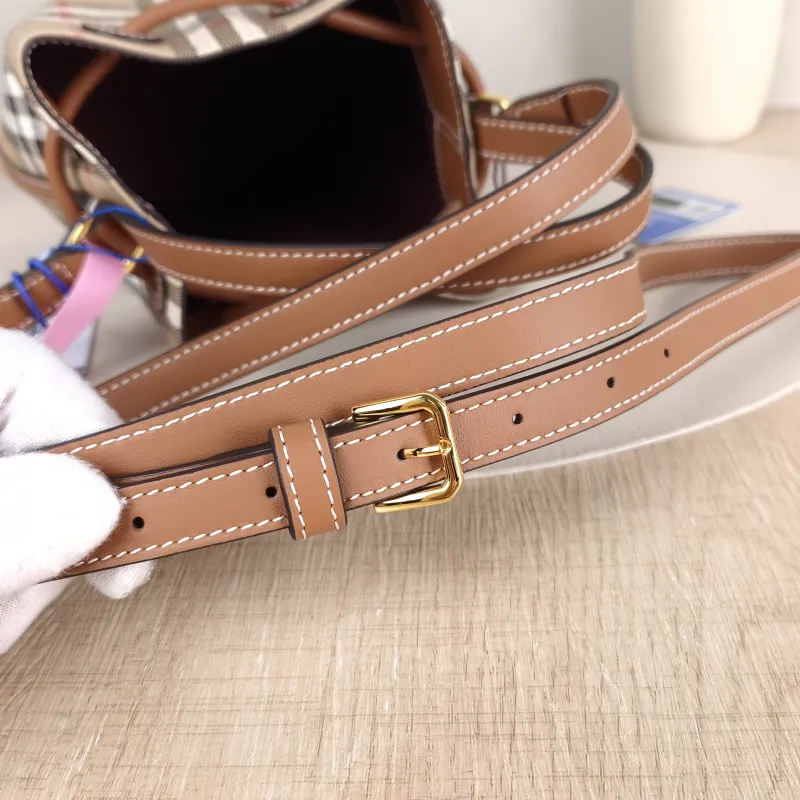 BURBERRY Crossbody Bag Bucket Bag 16.5 × 11 × 18 cm — detail view 3 of 10